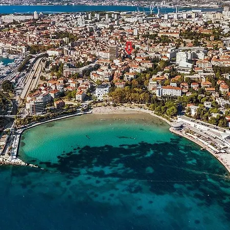Circle Πανσιόν *